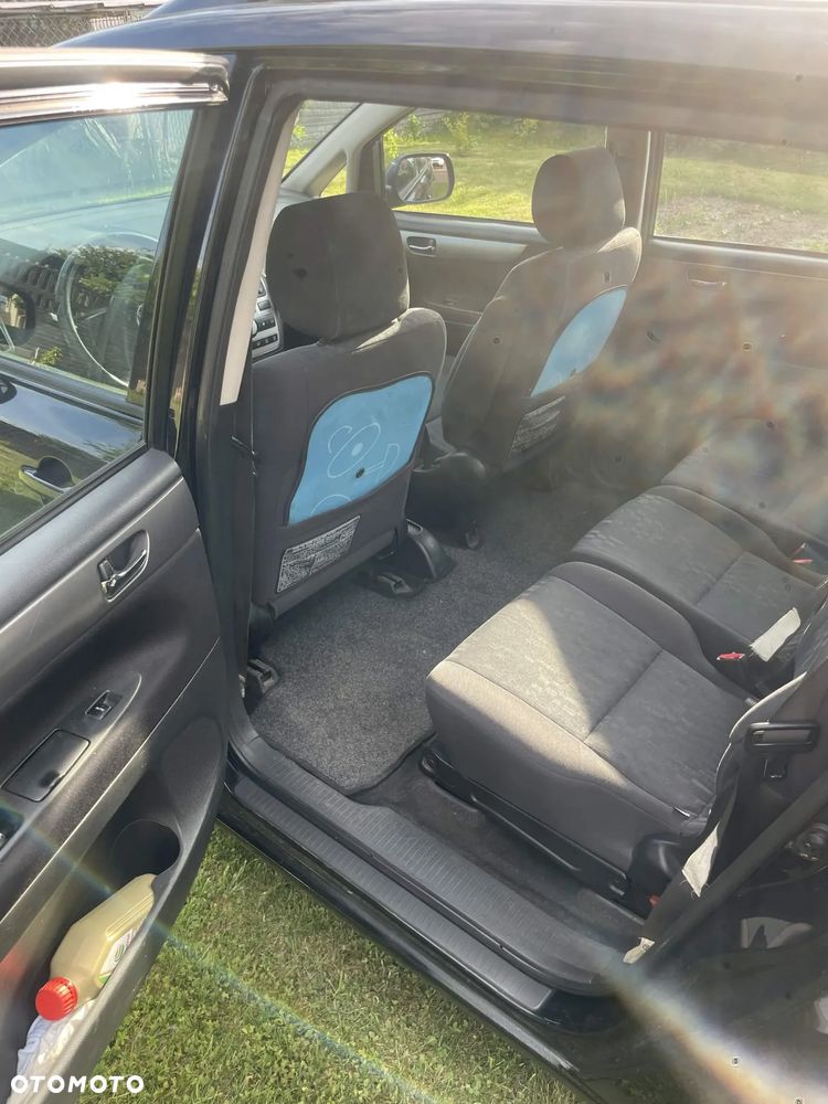 Toyota Avensis Verso D-4D - 18