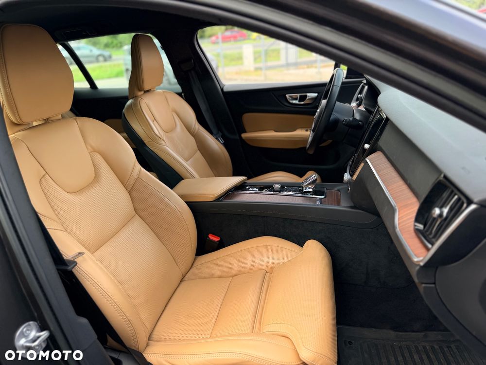Volvo V60 B3 B Plus Dark - 31