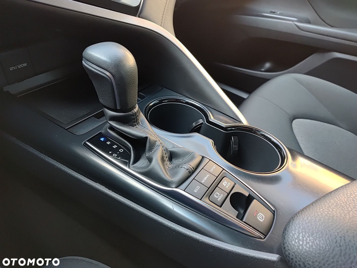 Toyota Camry - 23