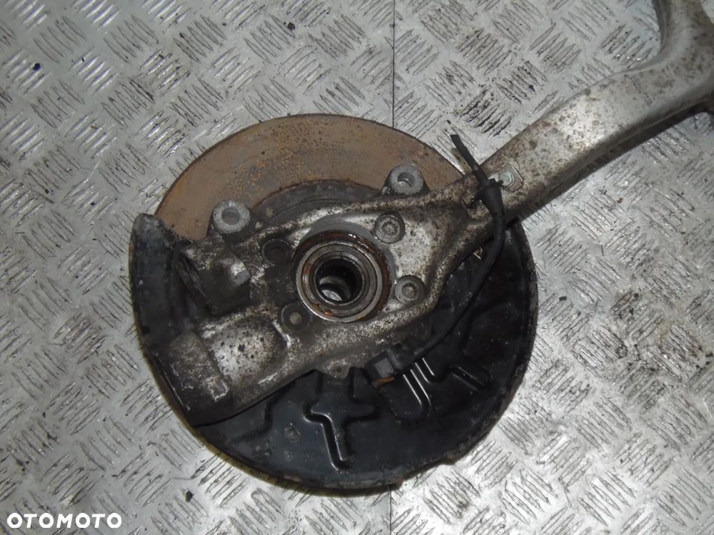 AUDI A4 B6 1.8T ZWROTNICA PIASTA LEWA PRZEDNIA MANUAL - 2