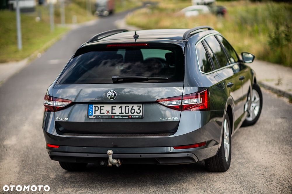 Skoda Superb 2.0 TDI DSG Ambition - 14