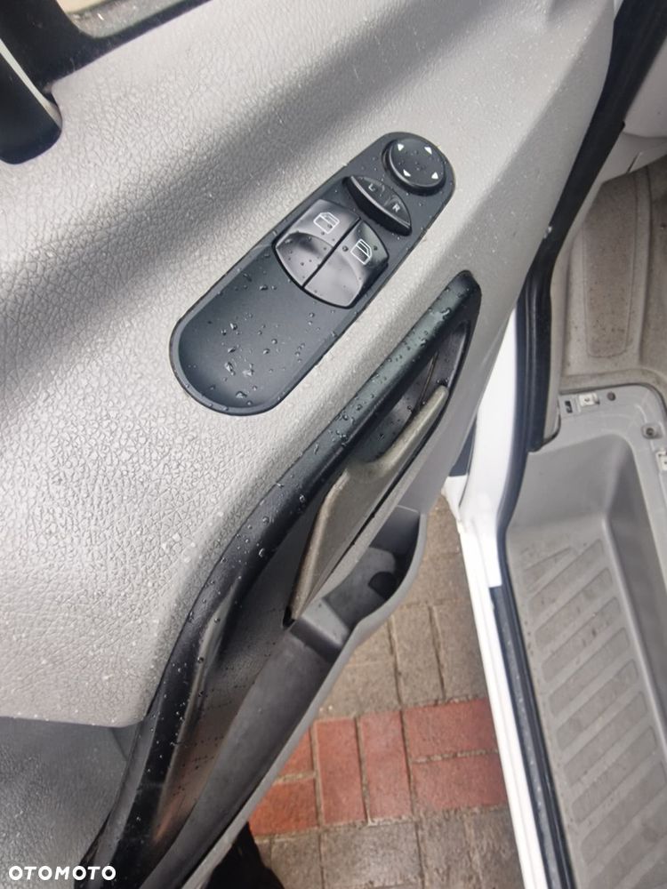 Mercedes-Benz Sprinter - 12