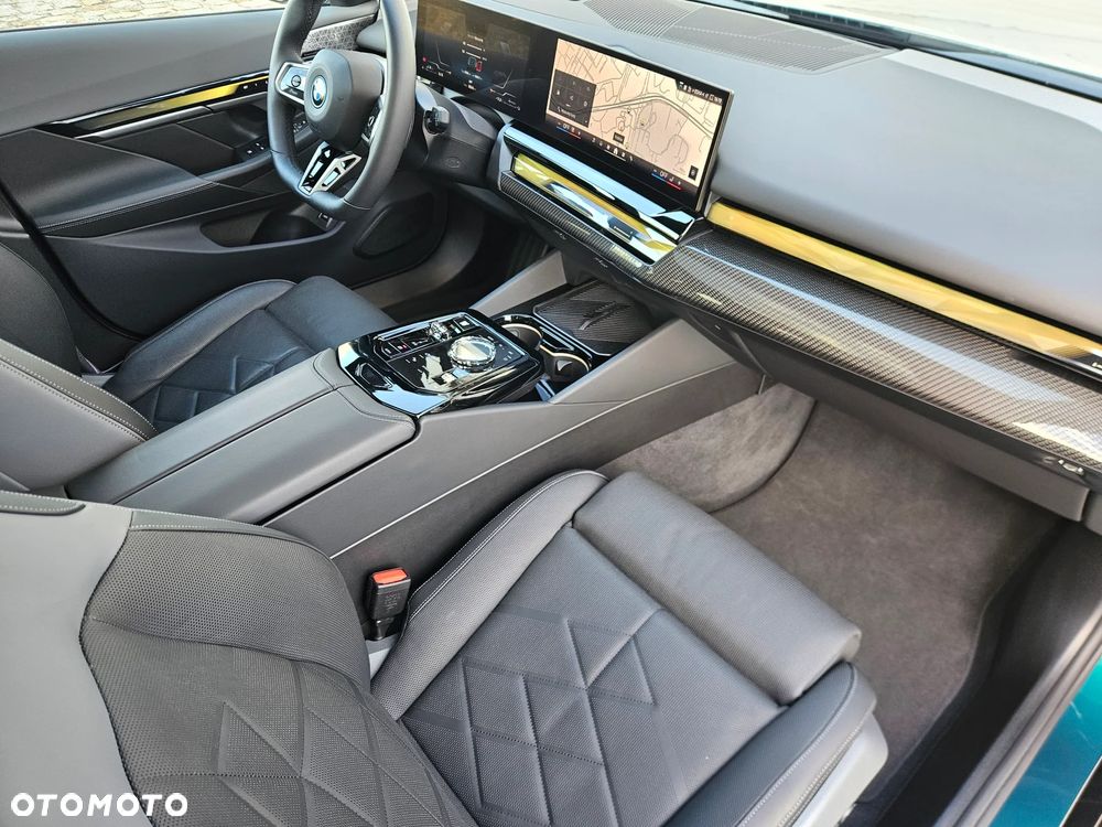 BMW Seria 5 550e xDrive PHEV M Sport - 28