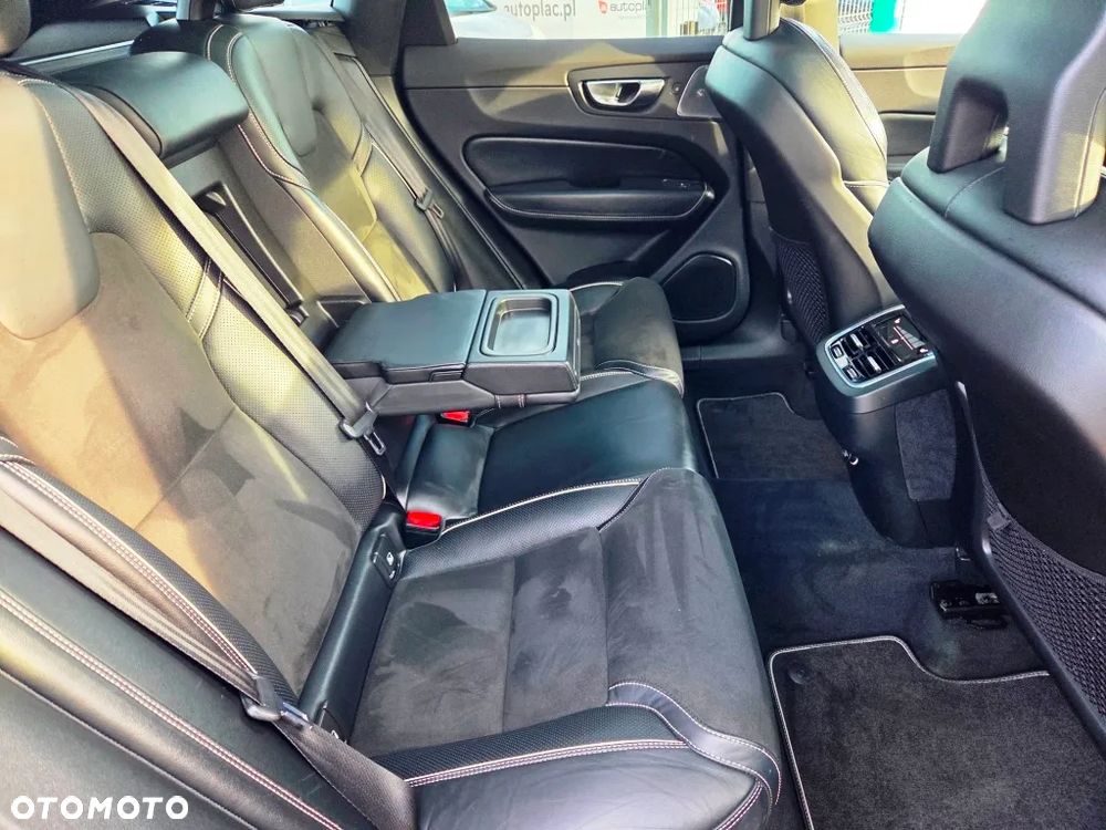 Volvo XC 60 D5 AWD Geartronic RDesign - 31