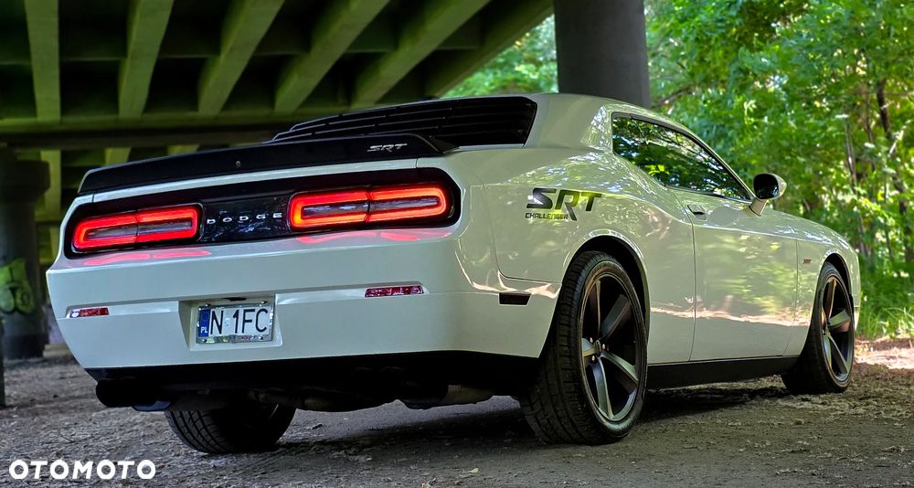 Dodge Challenger - 16