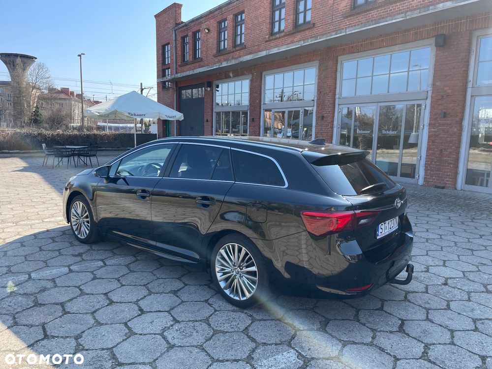Toyota Avensis 1.8 Premium MS - 30