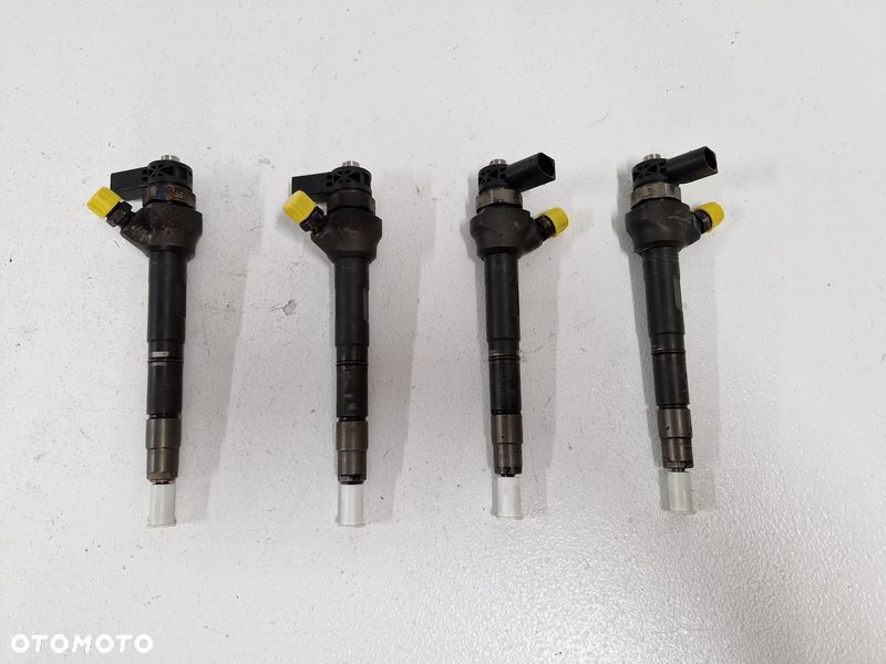 AUDI A4 B8 CADDY 2.0 TDI WTRYSKIWACZ WTRYSK PALIWA 0445110369 03L130277J - 1