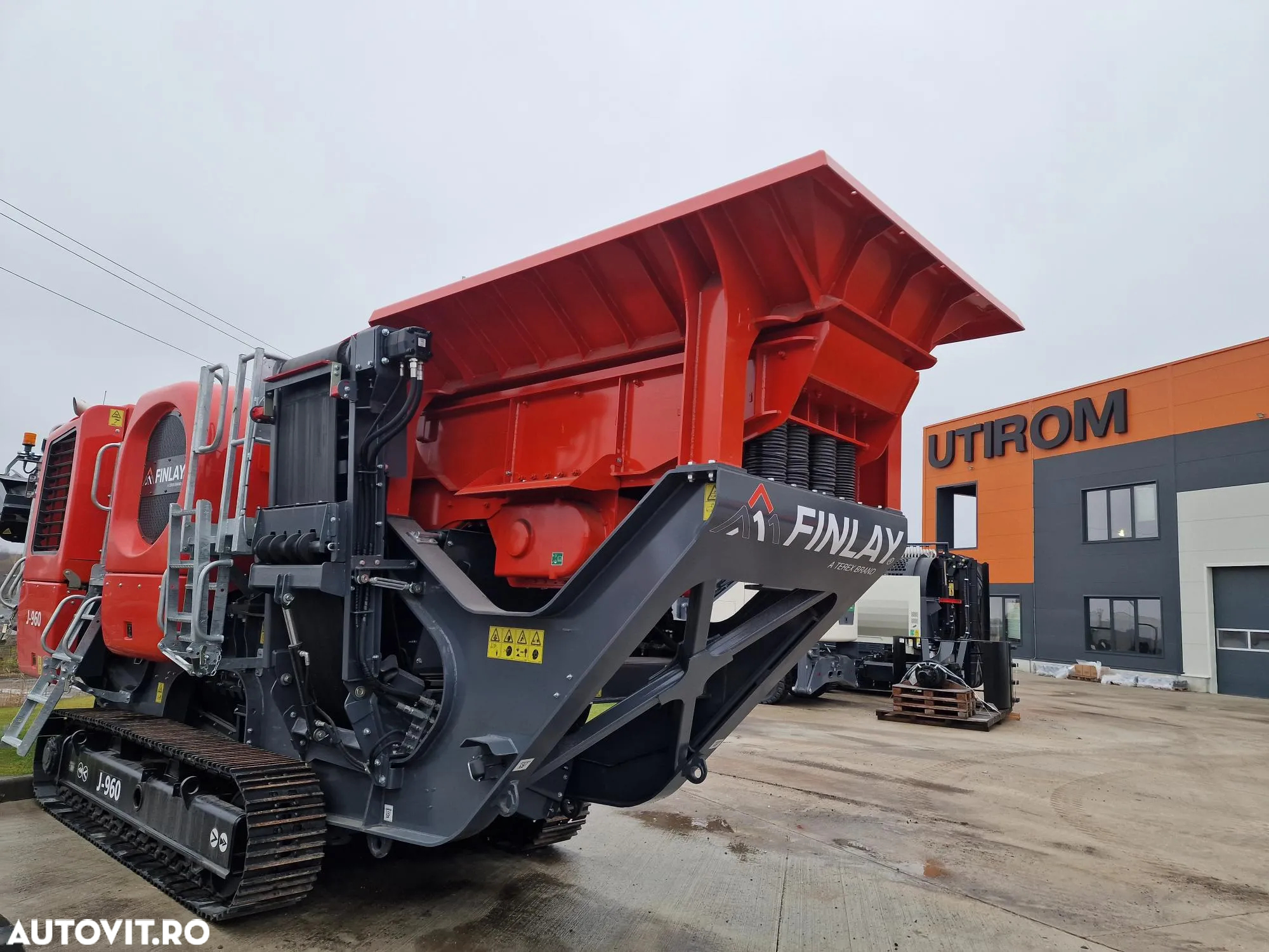 Terex Concasor mobil 28t, FINLAY J960, Cuva 0,9x0,.6m volum 3,6mc, motor CAT 175CP, banda magnetica, GARANTIE, posibilitate leasing 5 ani, PROMOTIE 329.000 EUR+Tva - 2