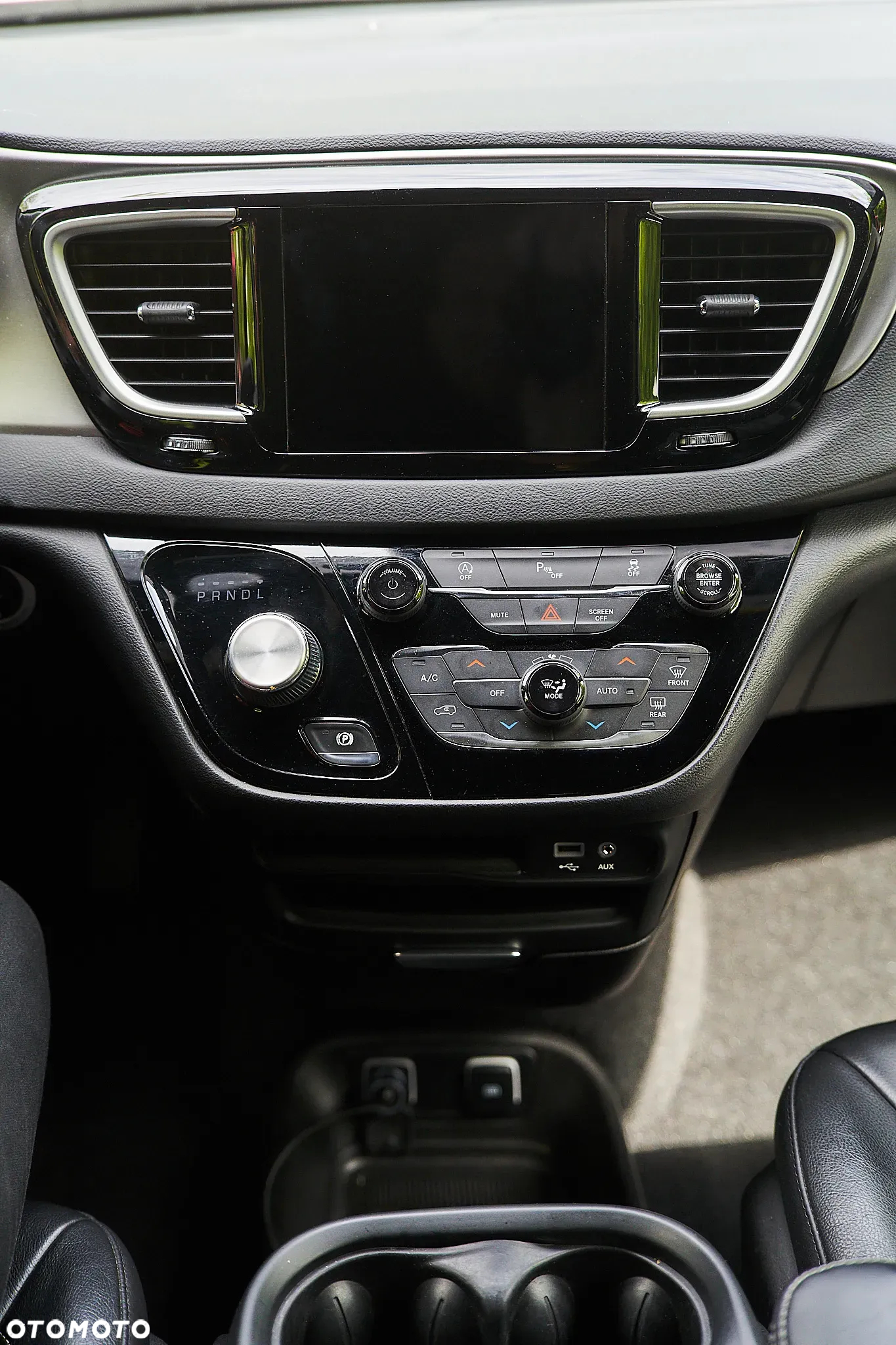 Chrysler Pacifica - 17
