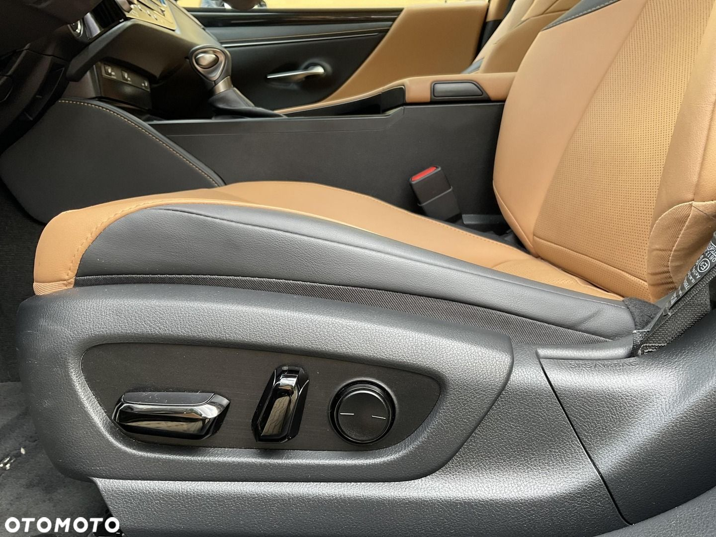 Lexus ES 300h Business Edition - 14
