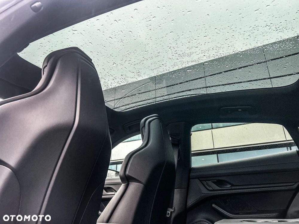 Porsche Taycan 105kWh Black Edition - 13