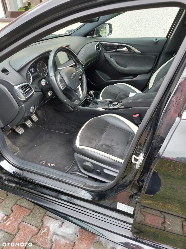 Infiniti Q30 1.5d Sport - 9