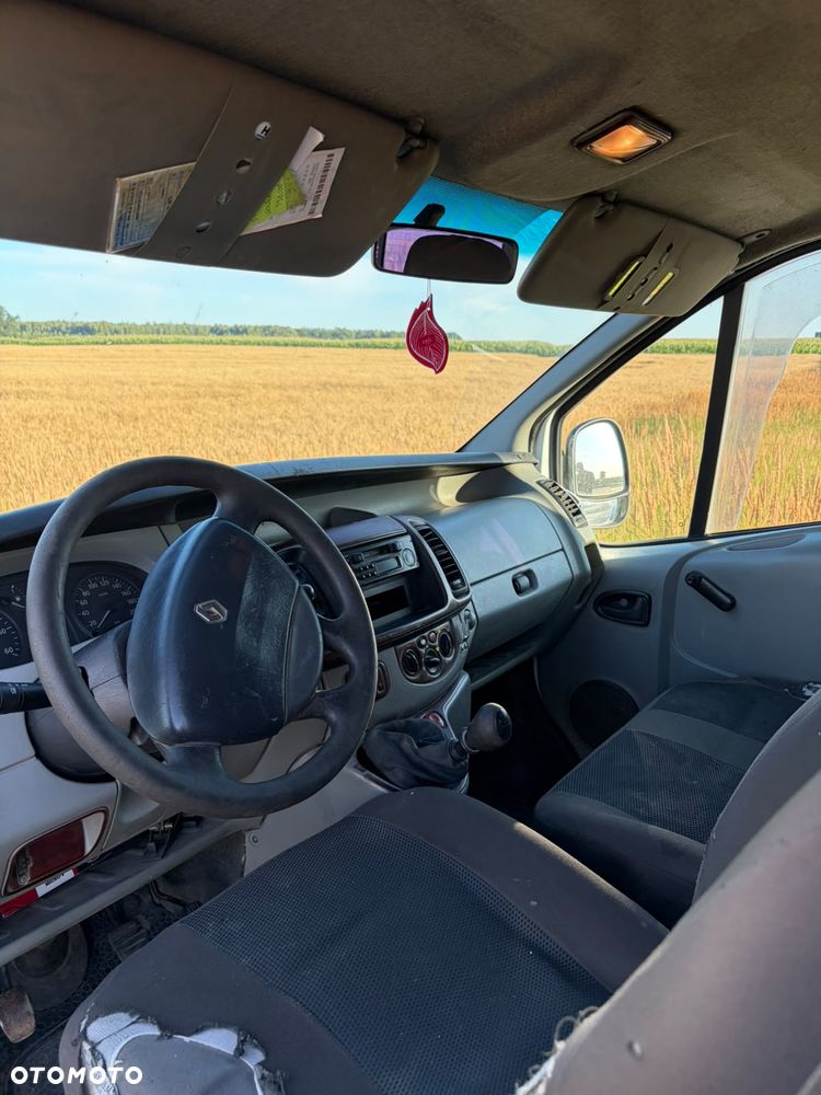 Renault Trafic Passenger - 11