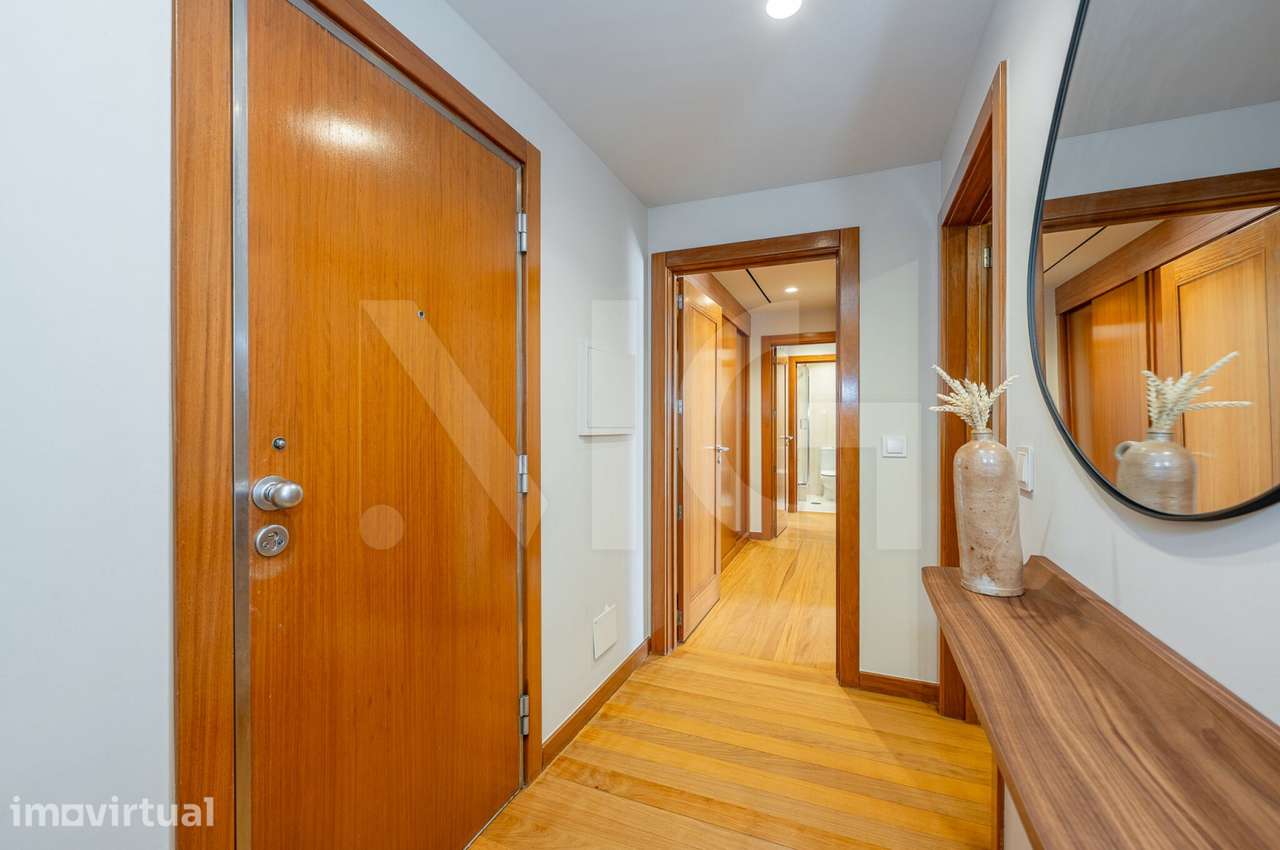 Penthouse T2 Matosinhos em Condomínio fechado com Garagem e Arrumos - Grande imagem: 2/59