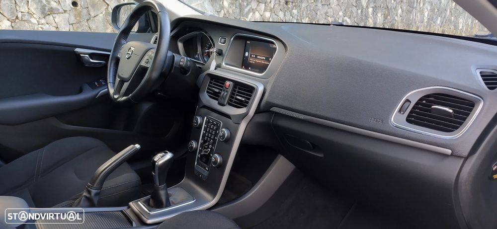 Volvo V40 Cross Country 2.0 D3 - 19