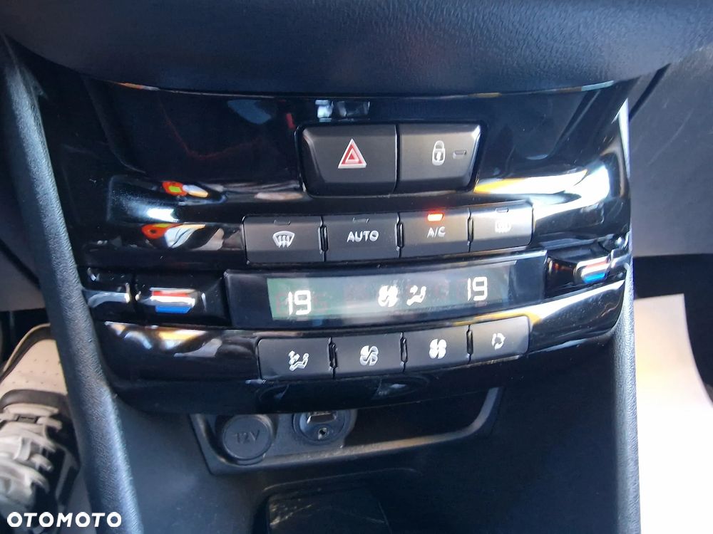 Peugeot 208 HDi 68 Access - 28