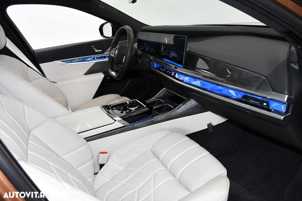 BMW i7 - 13