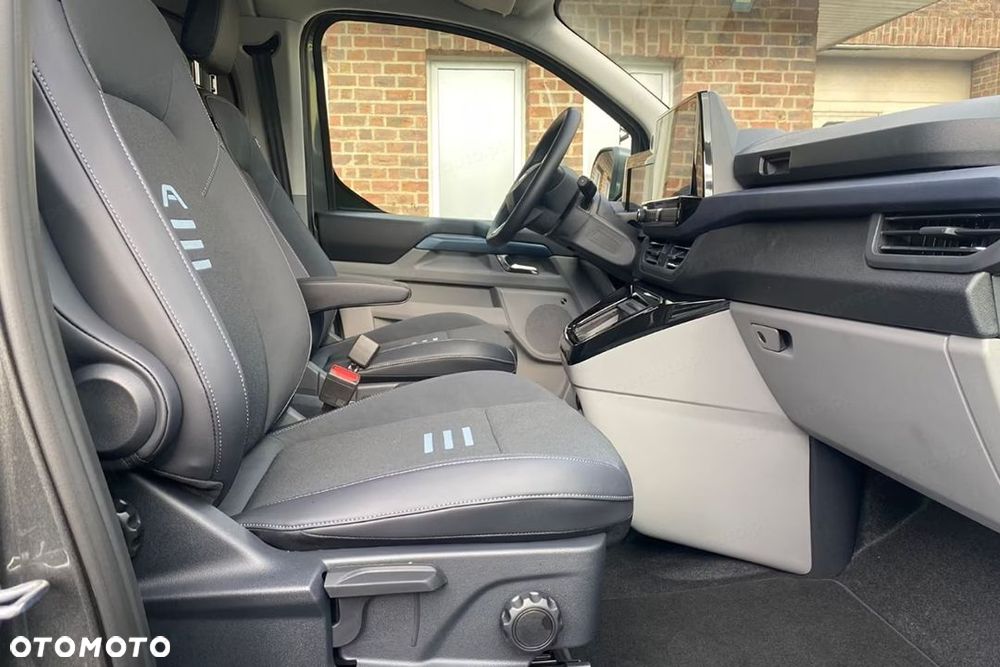 Ford Tourneo Custom - 17