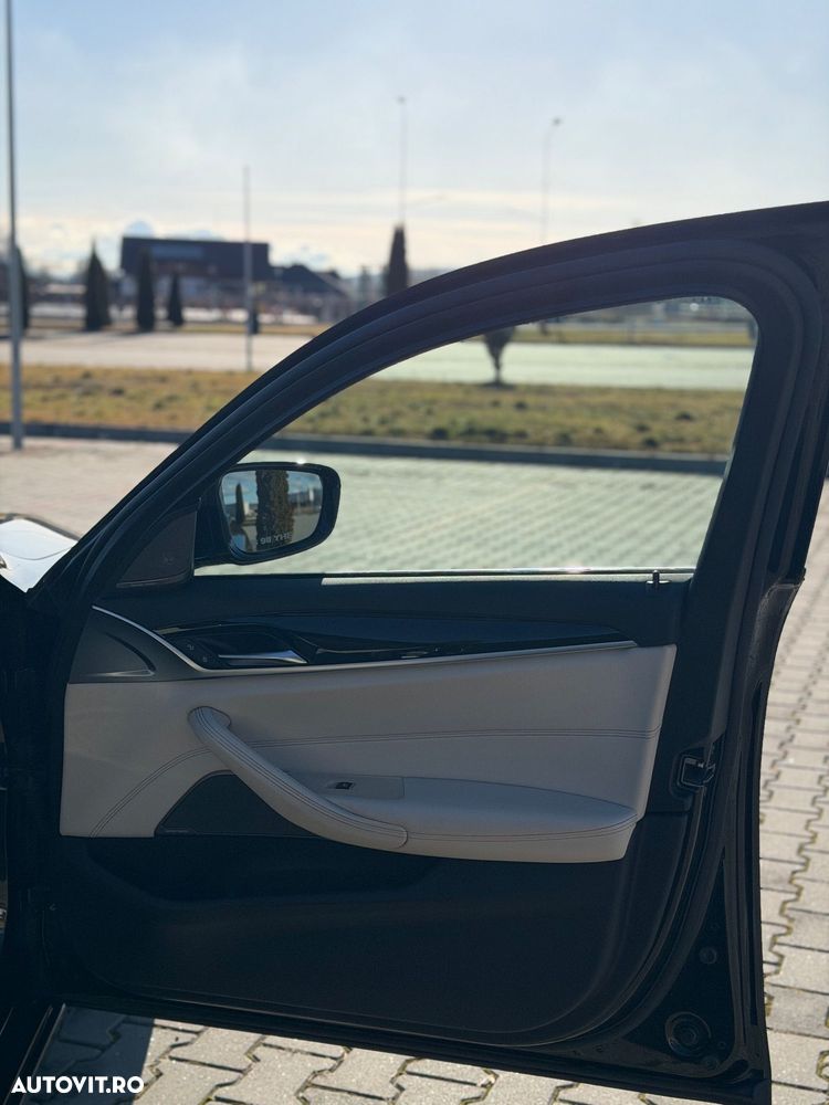 BMW Seria 5 530i xDrive AT - 31