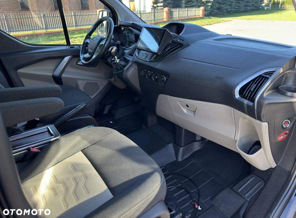 Ford Tourneo Custom 300 L2H1 VA Titanium - 30