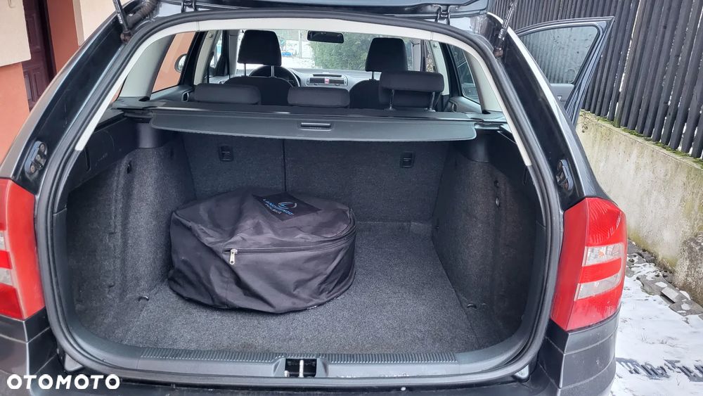 Skoda Octavia 1.6 Tour Business - 17