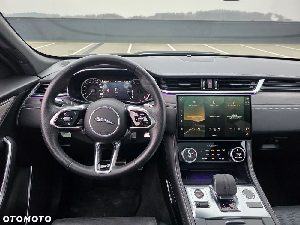 Jaguar F-Pace 2.0 D200 mHEV AWD R-Dynamic Black - 12