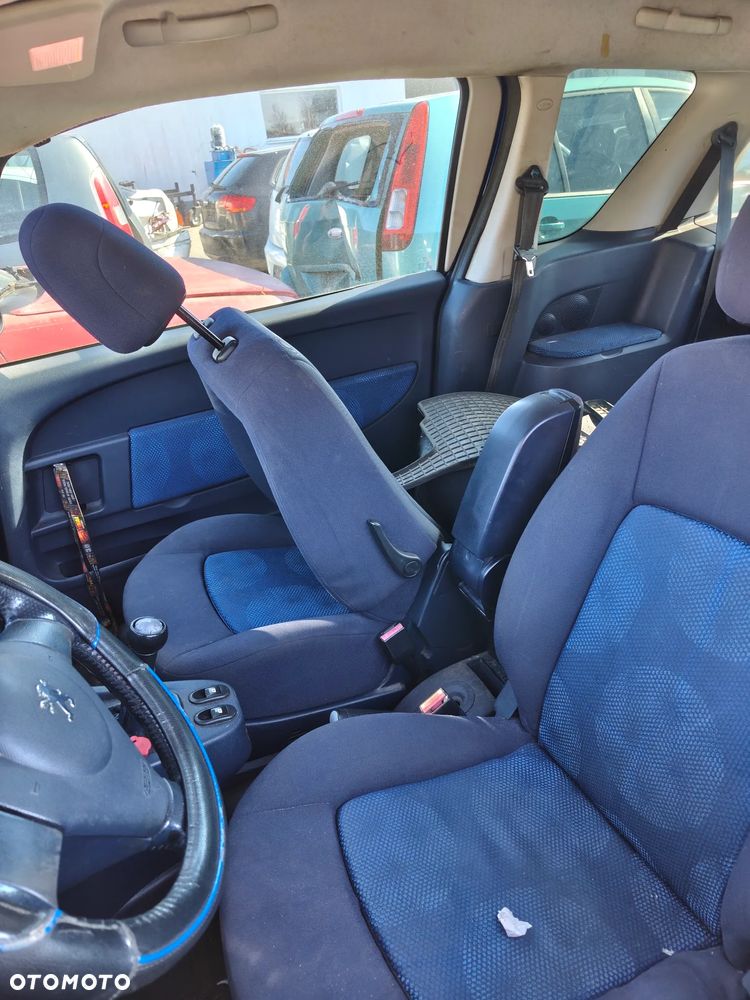 peugeot 1007 na części z 2004 1,4 d fotel lusterko drzwi szyba zamek klamka klapa maska silnik - 8
