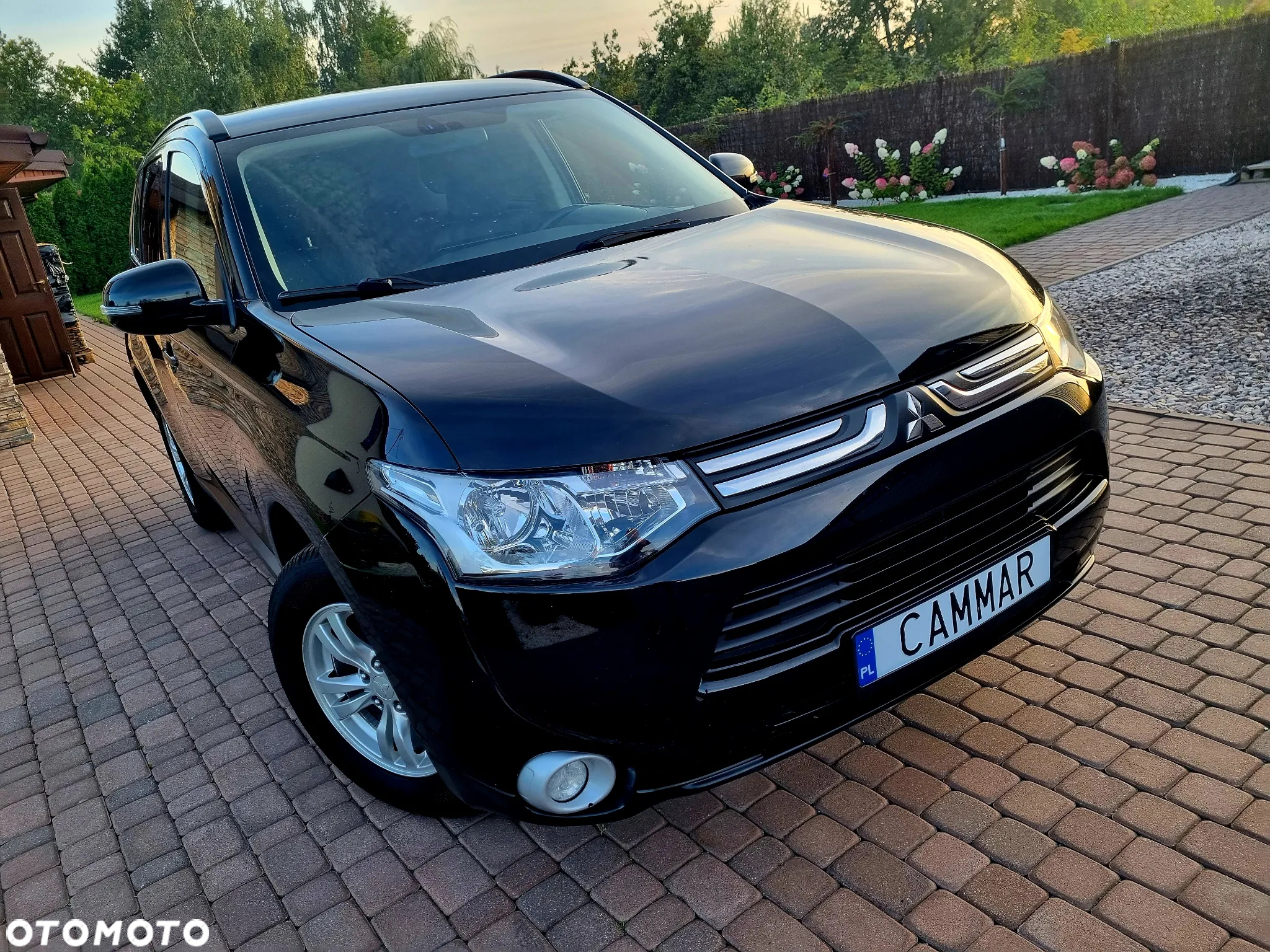 Mitsubishi Outlander - 2