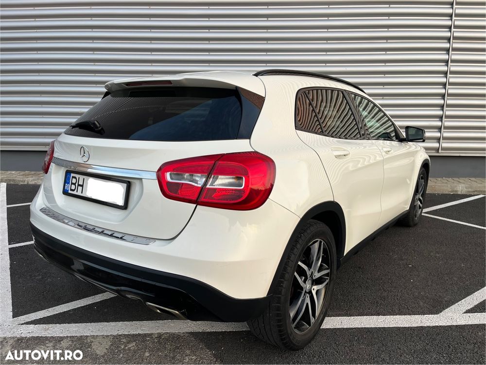 Mercedes-Benz GLA 200 7G-DCT - 4