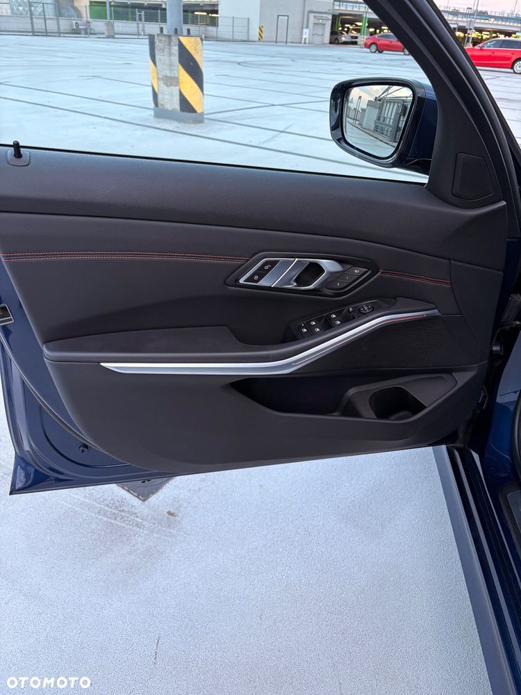 BMW Seria 3 330i - 9