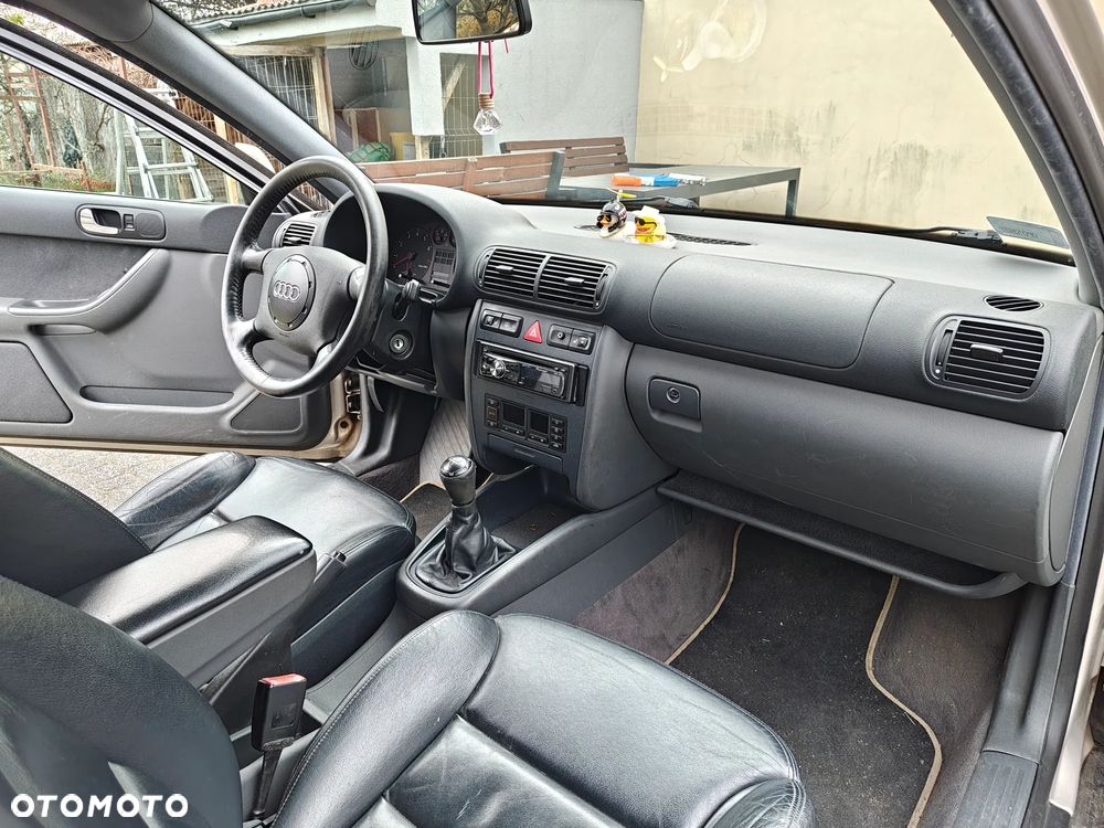 Audi A3 3-drzwiowe 1.6 Ambiente - 9