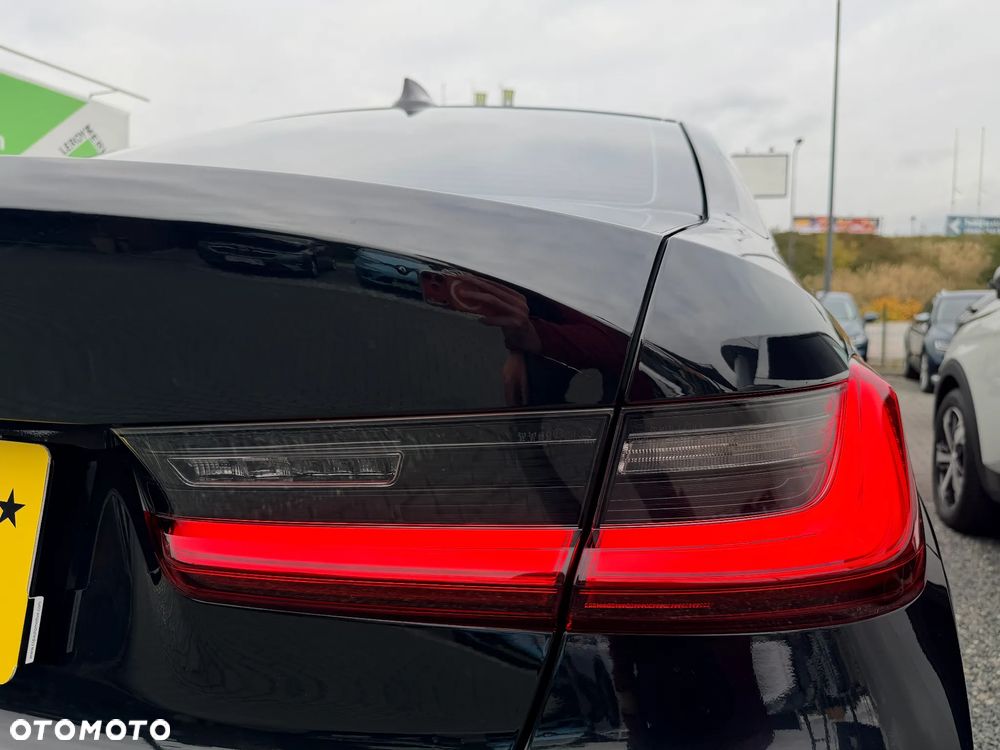 BMW Seria 3 318d M Sport - 33
