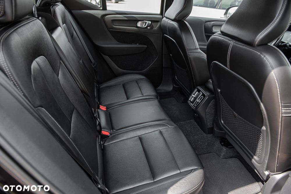 Volvo XC 40 B4 B AWD R-Design - 32