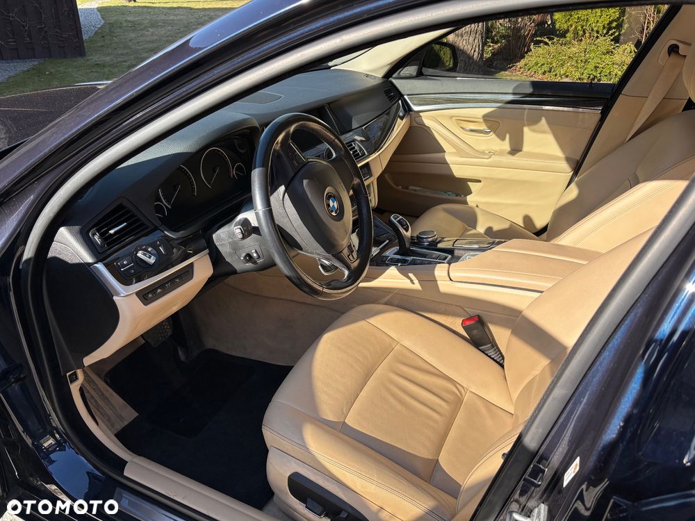 BMW Seria 5 535i xDrive Sport-Aut Luxury Line - 12