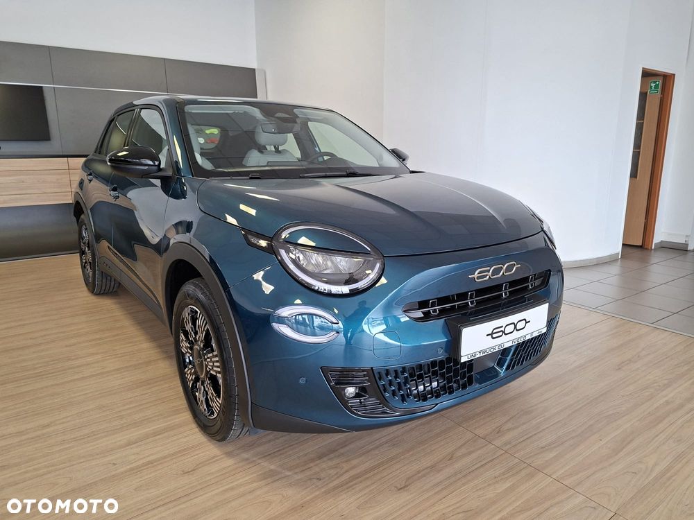 Fiat 600 1.2 Turbo Icon eDCT - 24