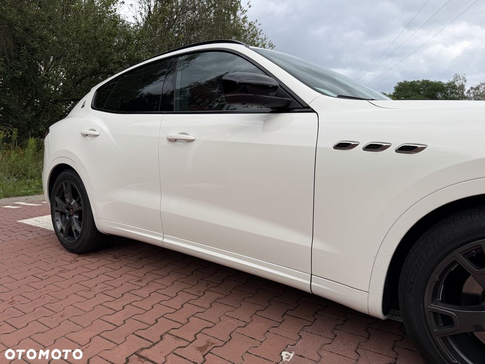 Maserati Levante - 3