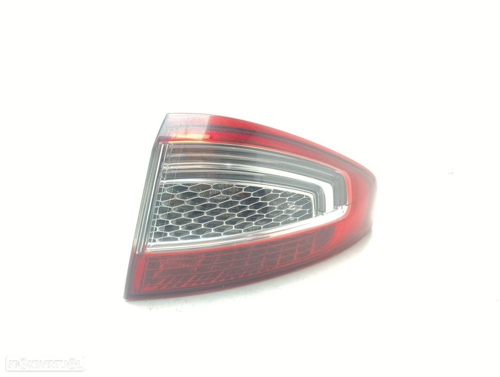 FAROLIM TRASEIRO DIREITO FORD MONDEO - 1