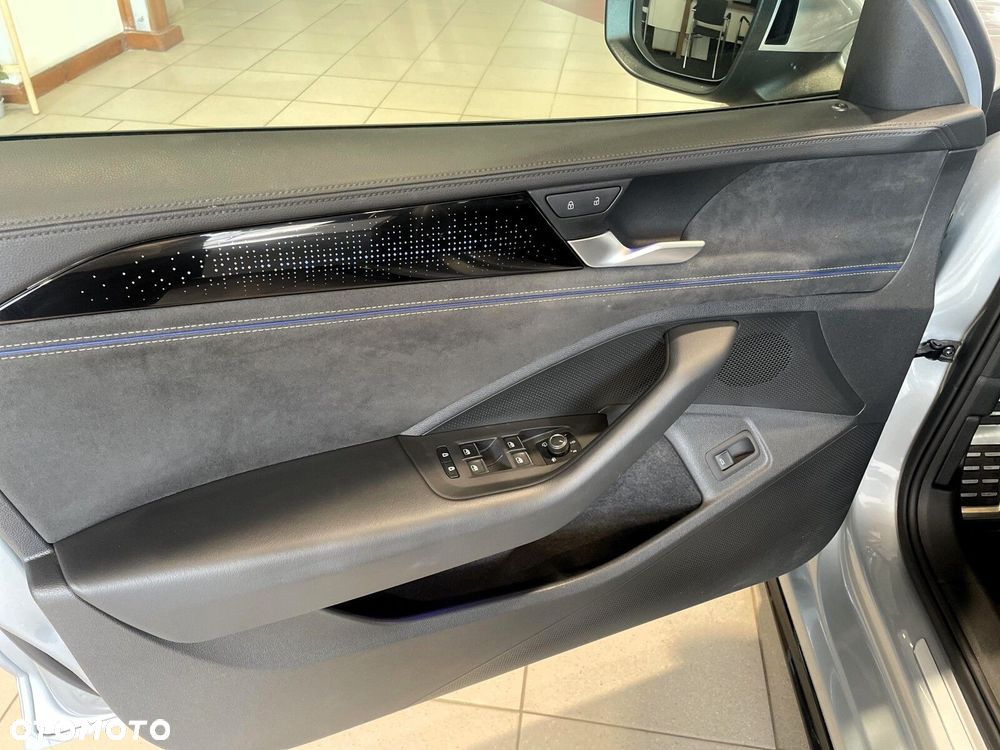 Volkswagen Passat - 11
