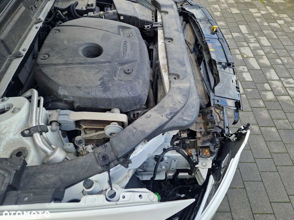 Volvo XC 60 T5 AWD Momentum - 1