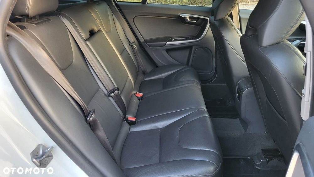 Volvo V60 D4 Summum - 11