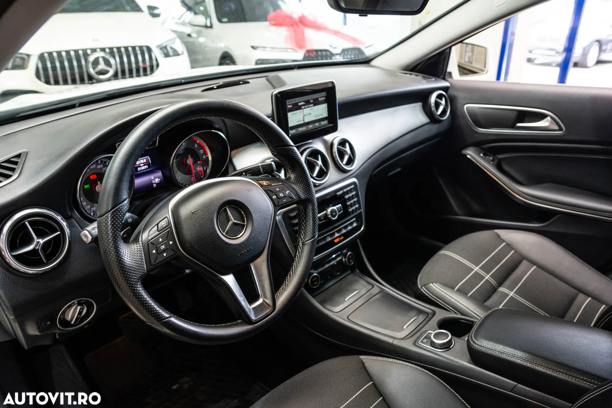 Mercedes-Benz GLA 200 d 7G-DCT Urban - 28