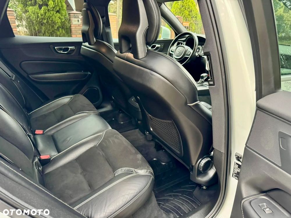 Volvo XC 60 D4 AWD R-Design - 25