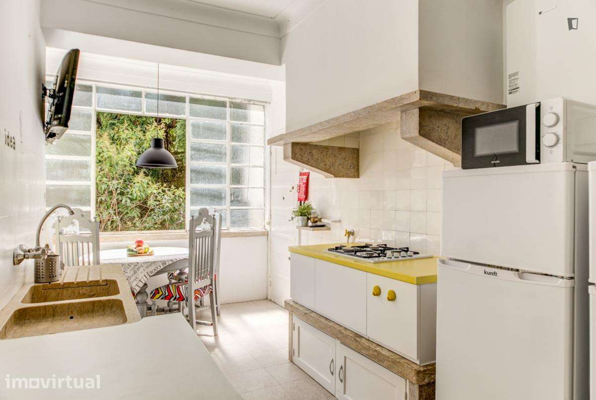 Quarto - localizado em São Sebastião Lisbon - Grande imagem: 4/14