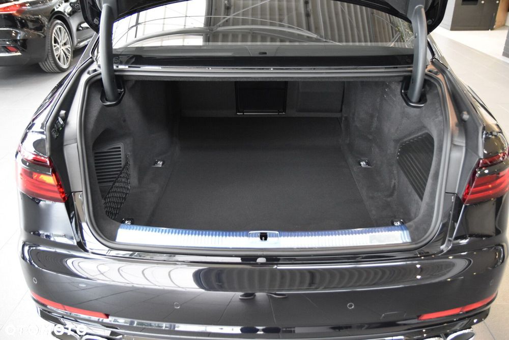 Audi S8 - 32