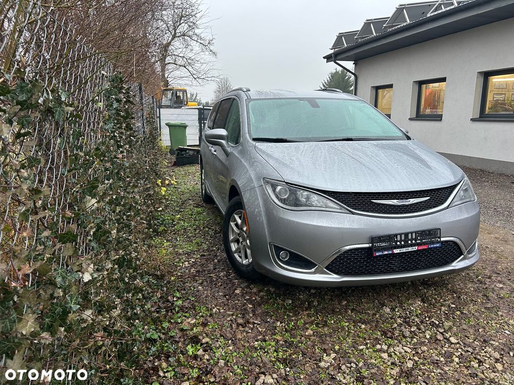 Chrysler Pacifica - 4