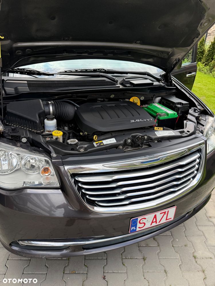 Chrysler Town & Country 3.6 Limited - 24