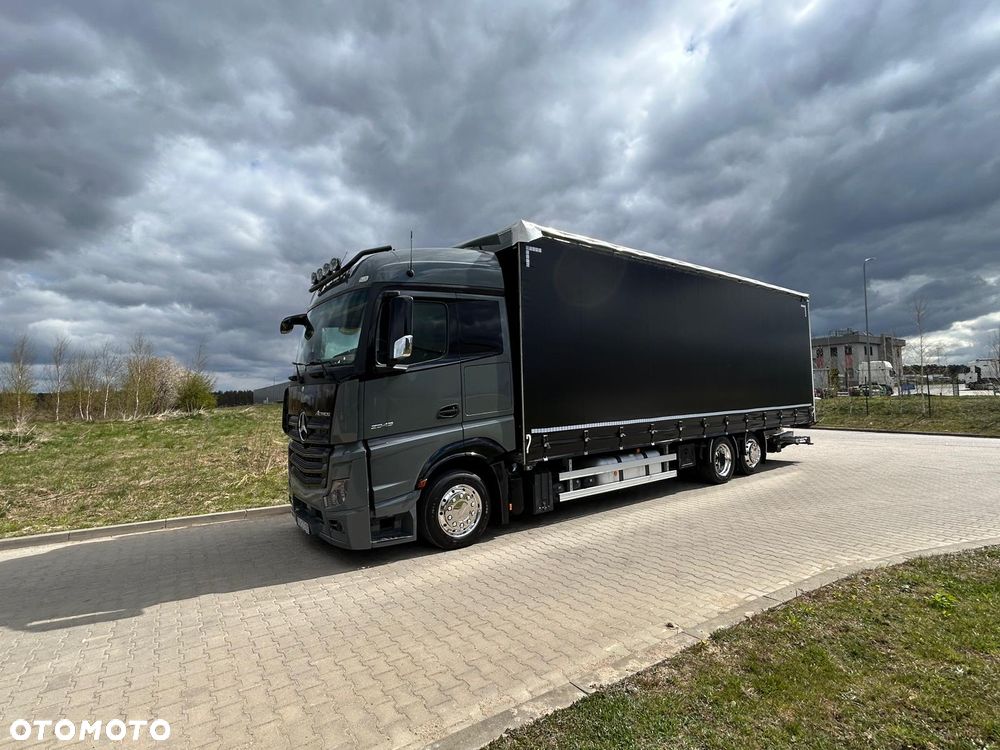 Mercedes-Benz Actros - 6