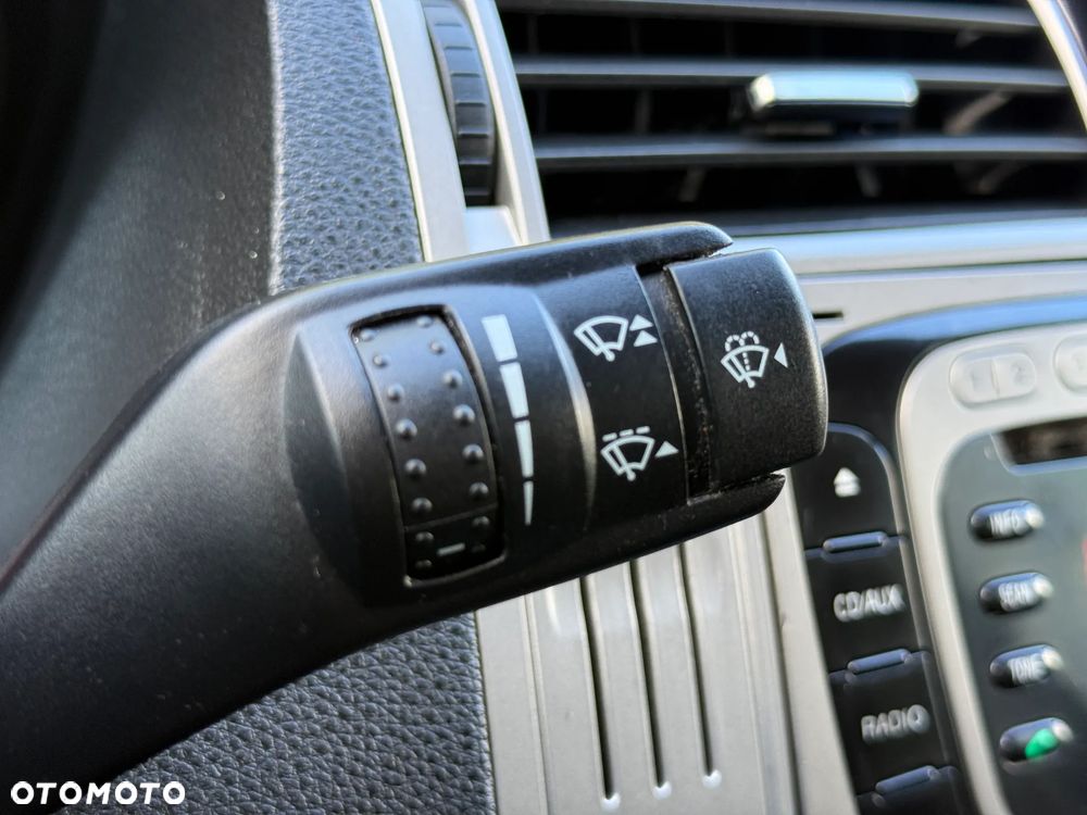 Ford Kuga - 37