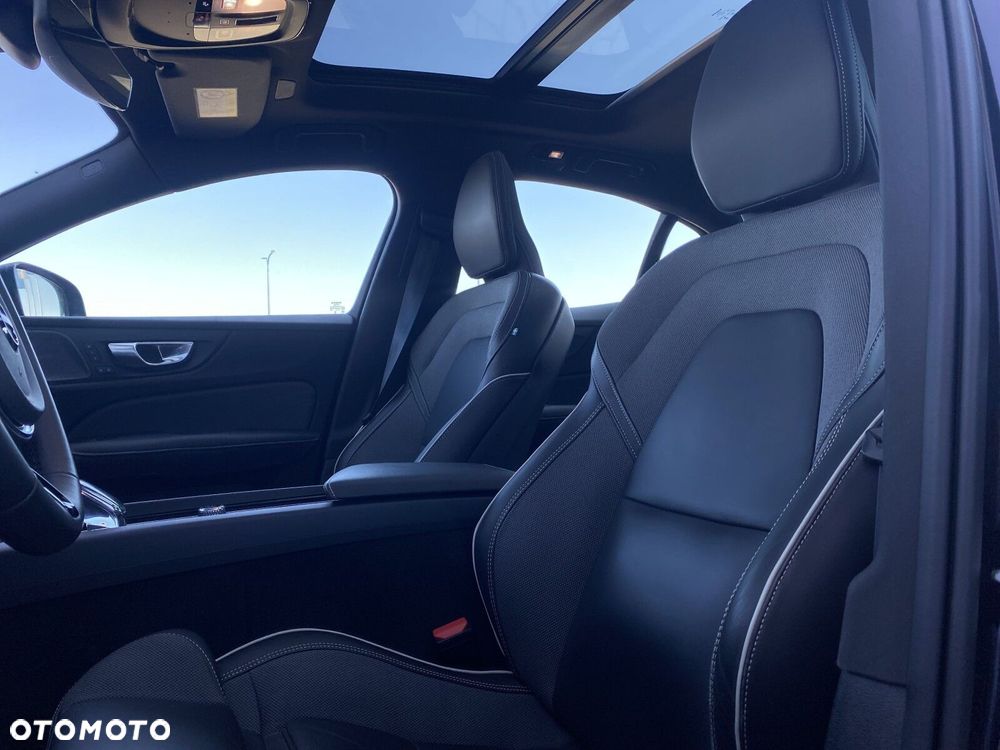 Volvo S60 B5 B AWD Plus Dark - 12