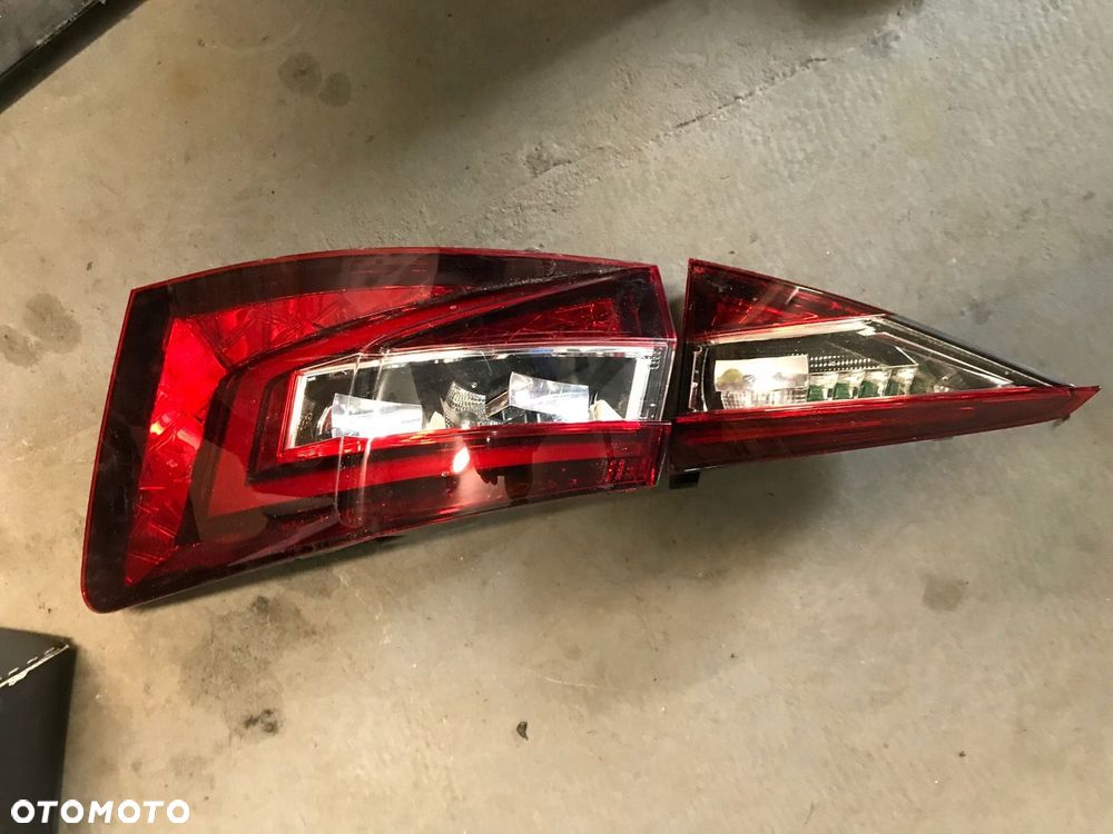 SUPERB III KOMBI LAMPY TYŁ STRONA PRAWA 3V0 - 1
